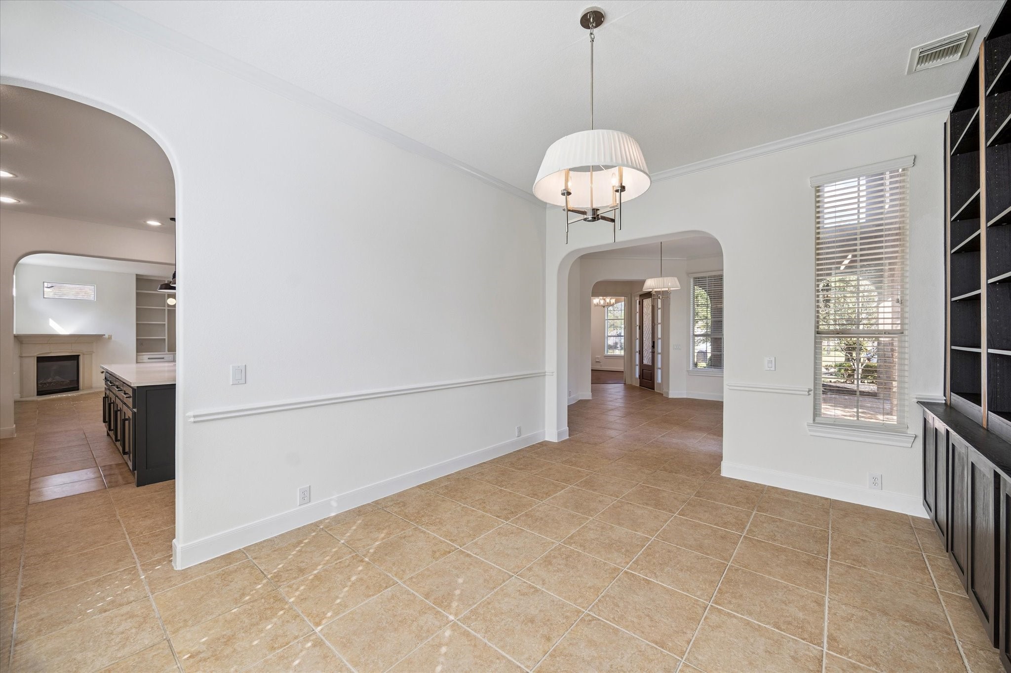 7211 Diamond Falls Lane Spring, TX 77389 - Photo 7 of 29 Open flow from Sunroom to dining room to kitchen with arched entries and neutral tones.