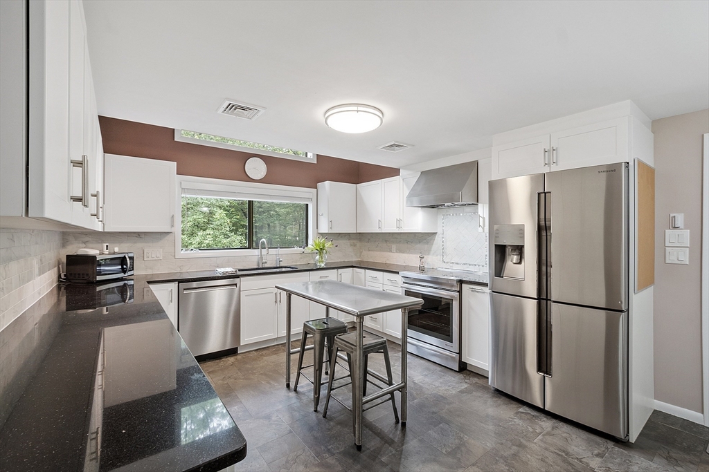 29 Oak Knoll Road Carlisle, MA 01741 - Photo 13 of 42