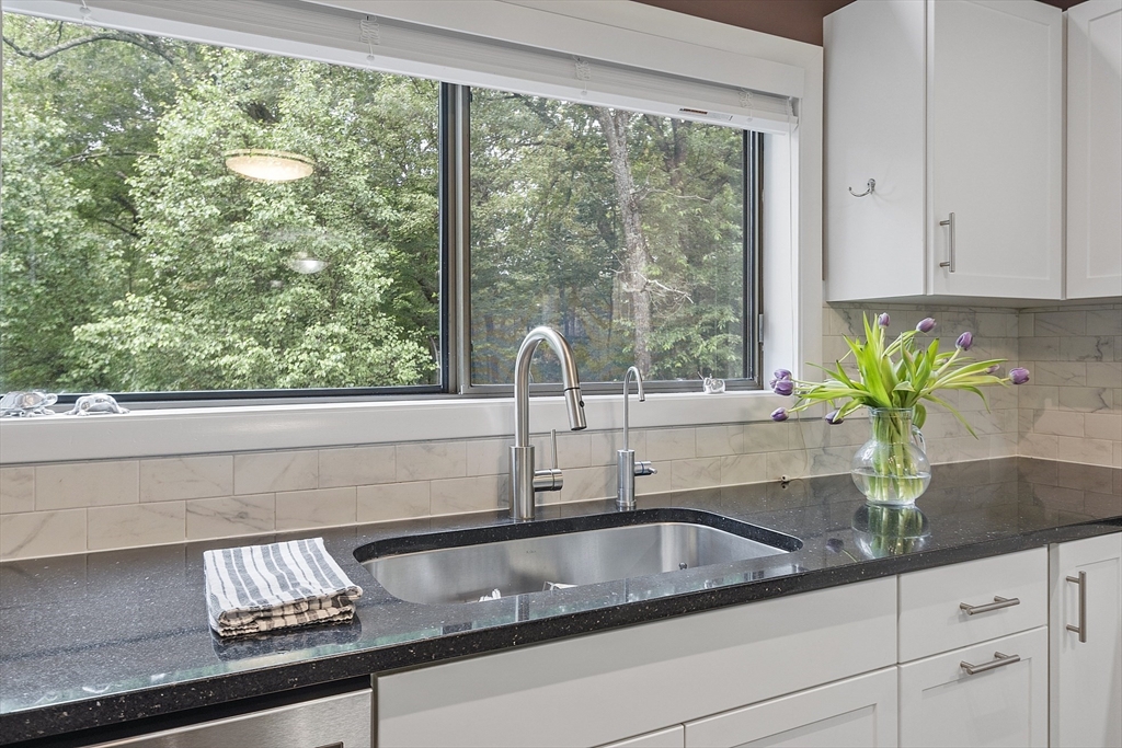29 Oak Knoll Road Carlisle, MA 01741 - Photo 14 of 42