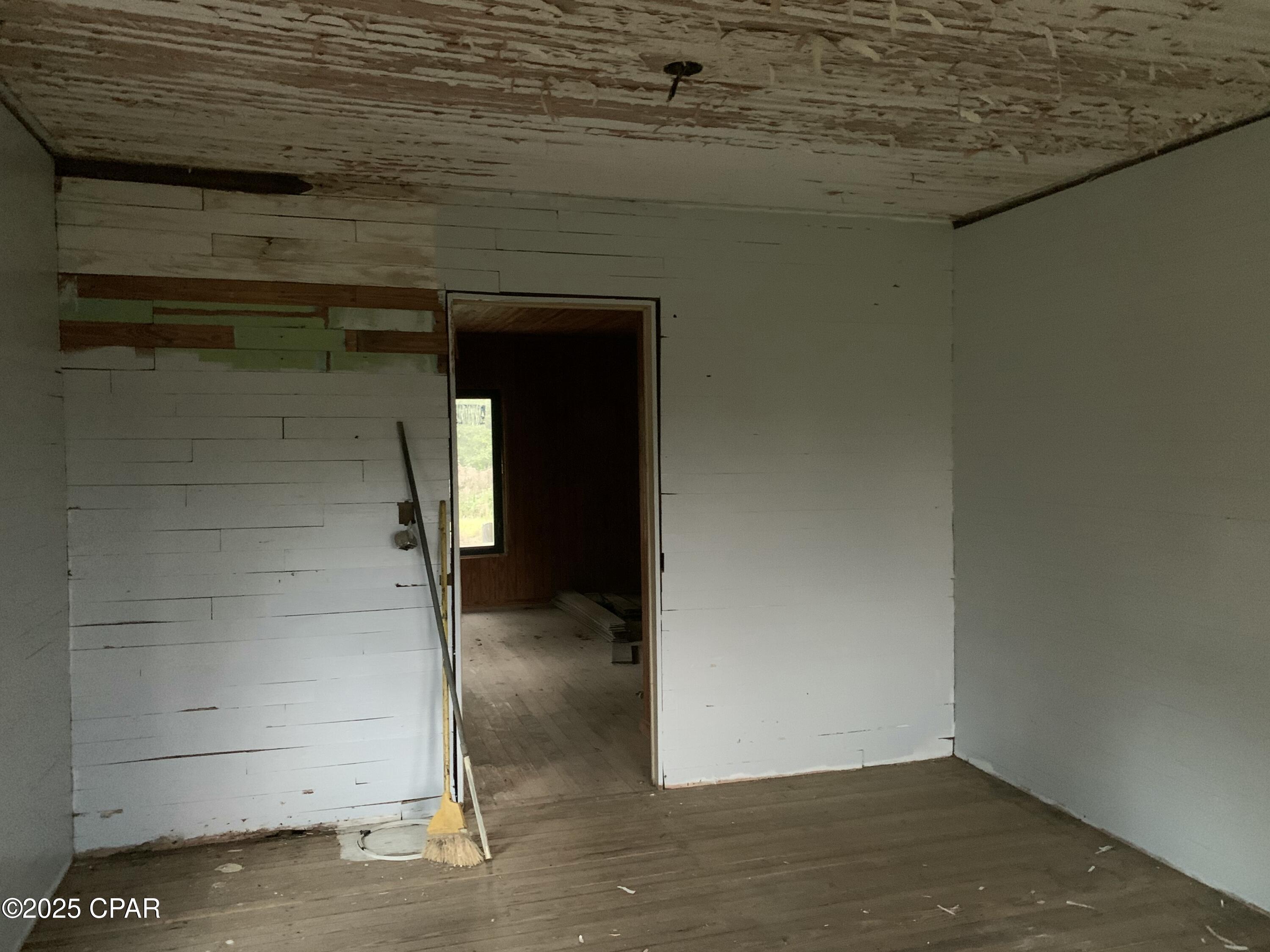 7010 Nobles Road Grand Ridge, FL 32442 - Photo 6 of 11