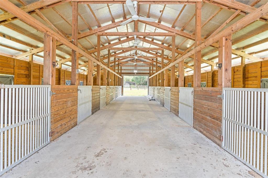 41534 Thomas Boat Landing Road Umatilla, FL 32784 - Photo 4 of 48 a view of an empty room