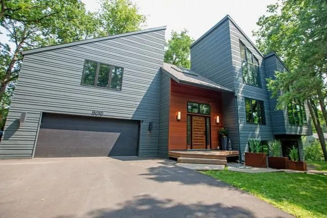 $970,000 | 15010 Woods Edge, Minnetonka, MN 55345