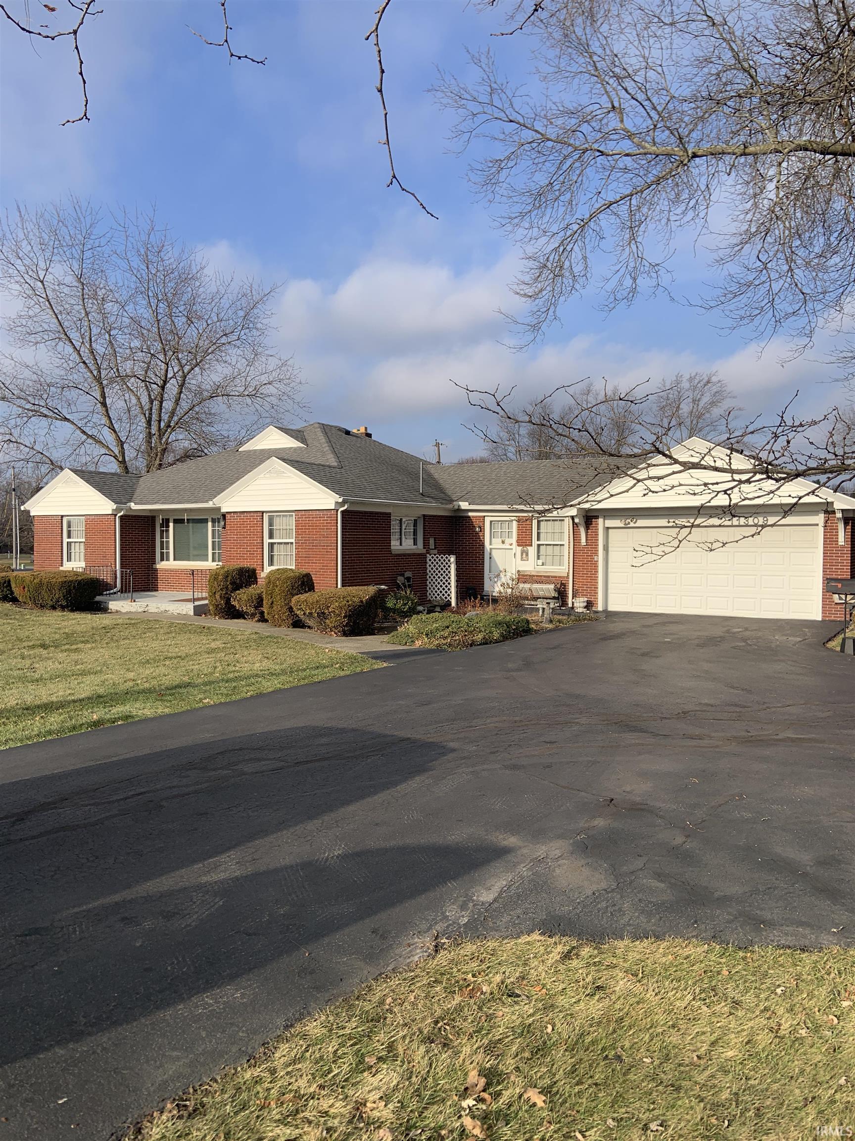 11309 Grabill Road Leo, IN 46765 - Photo 2 of 33