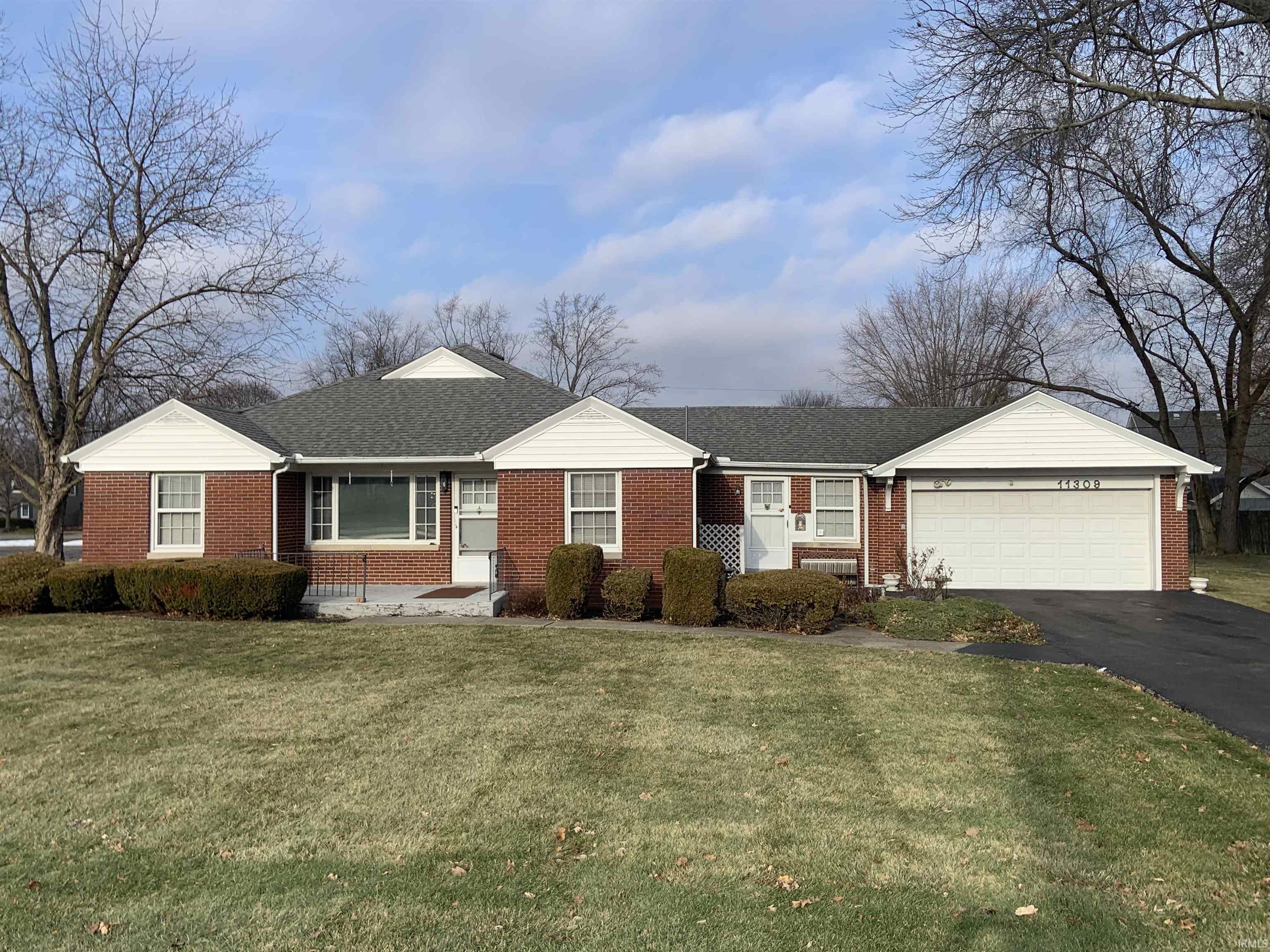 11309 Grabill Road Leo, IN 46765 - Photo 3 of 33