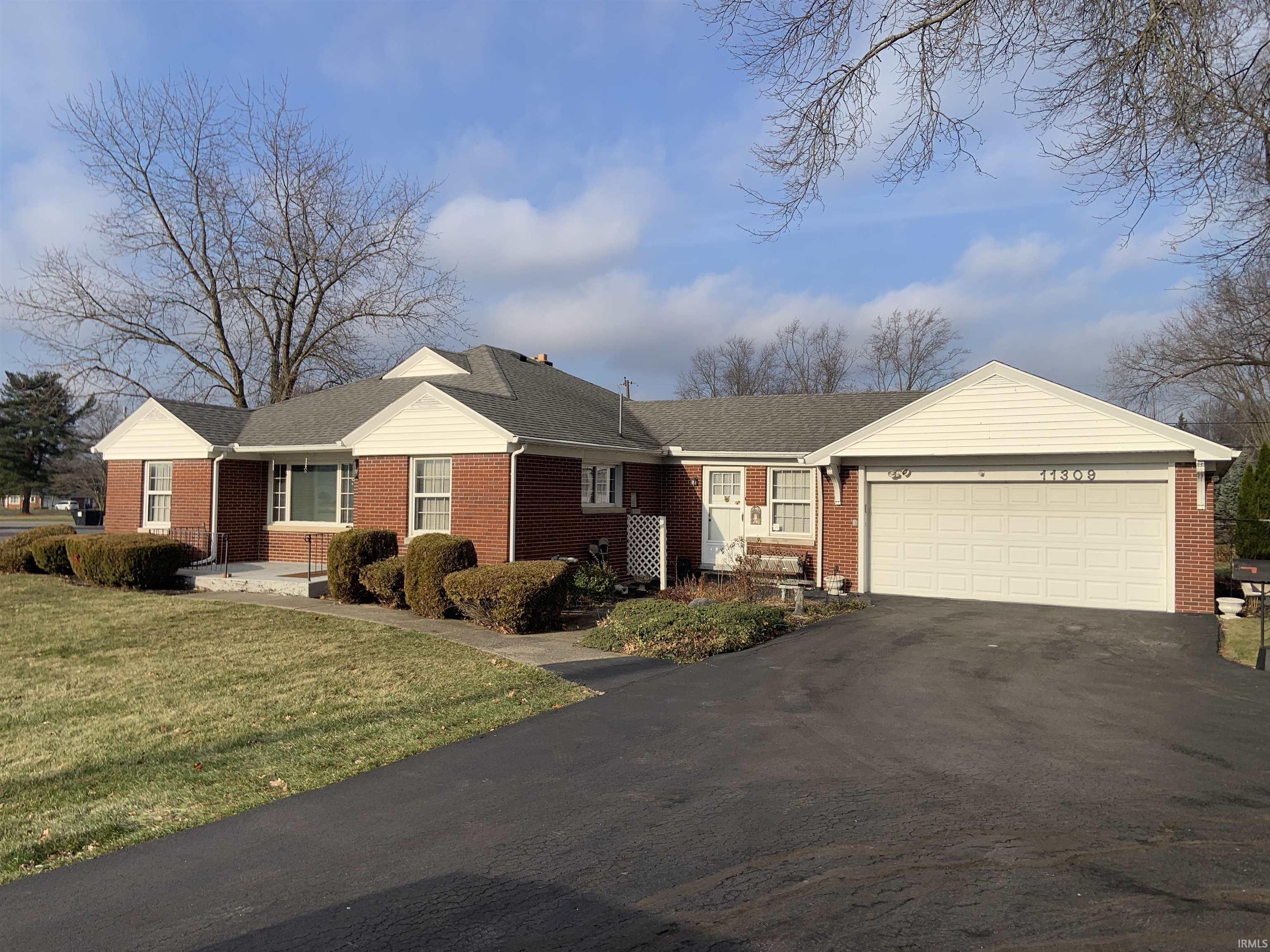 11309 Grabill Road Leo, IN 46765 - Photo 4 of 33