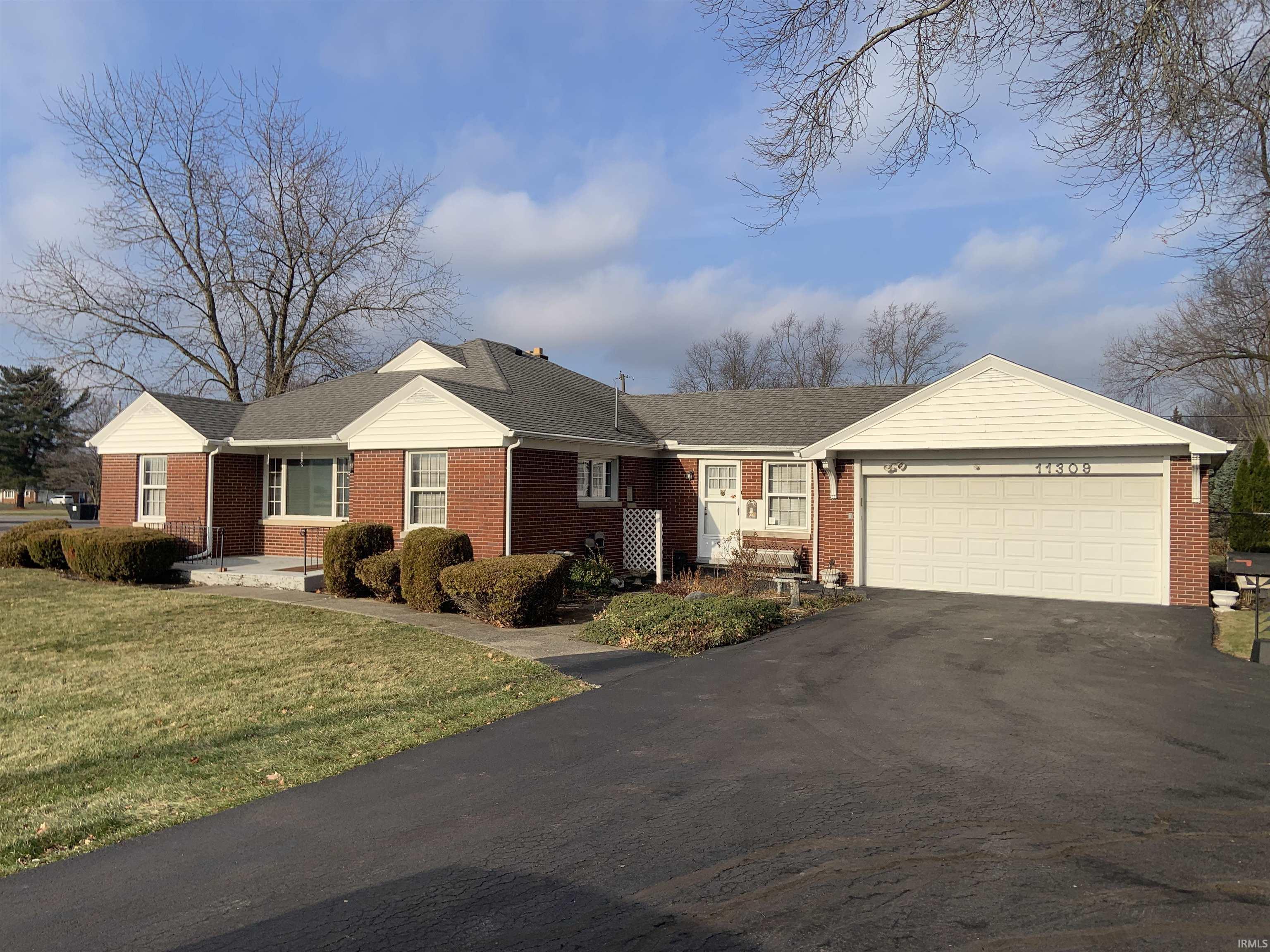 11309 Grabill Road Leo, IN 46765 - Photo 5 of 33