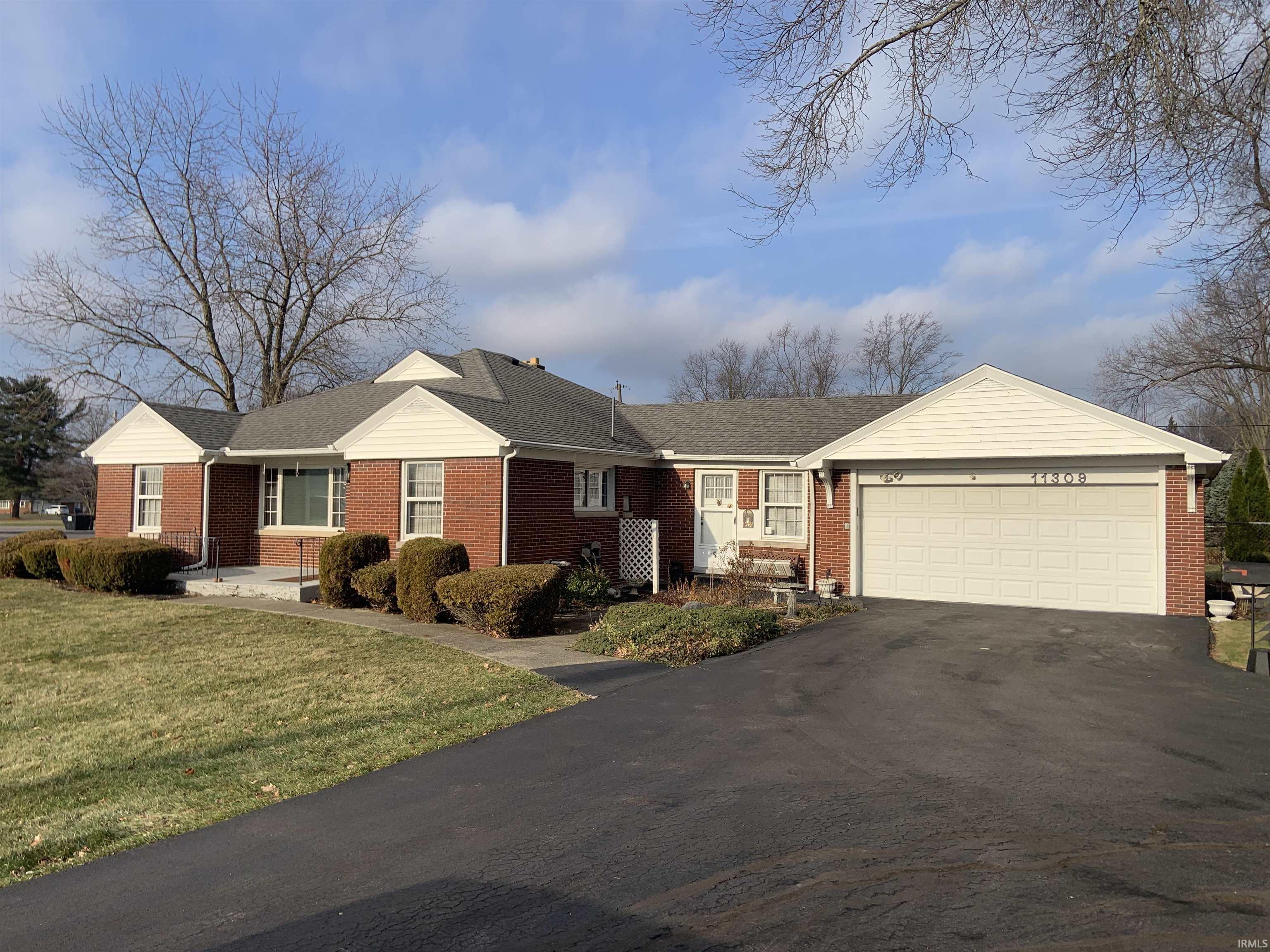 11309 Grabill Road Leo, IN 46765 - Photo 6 of 33