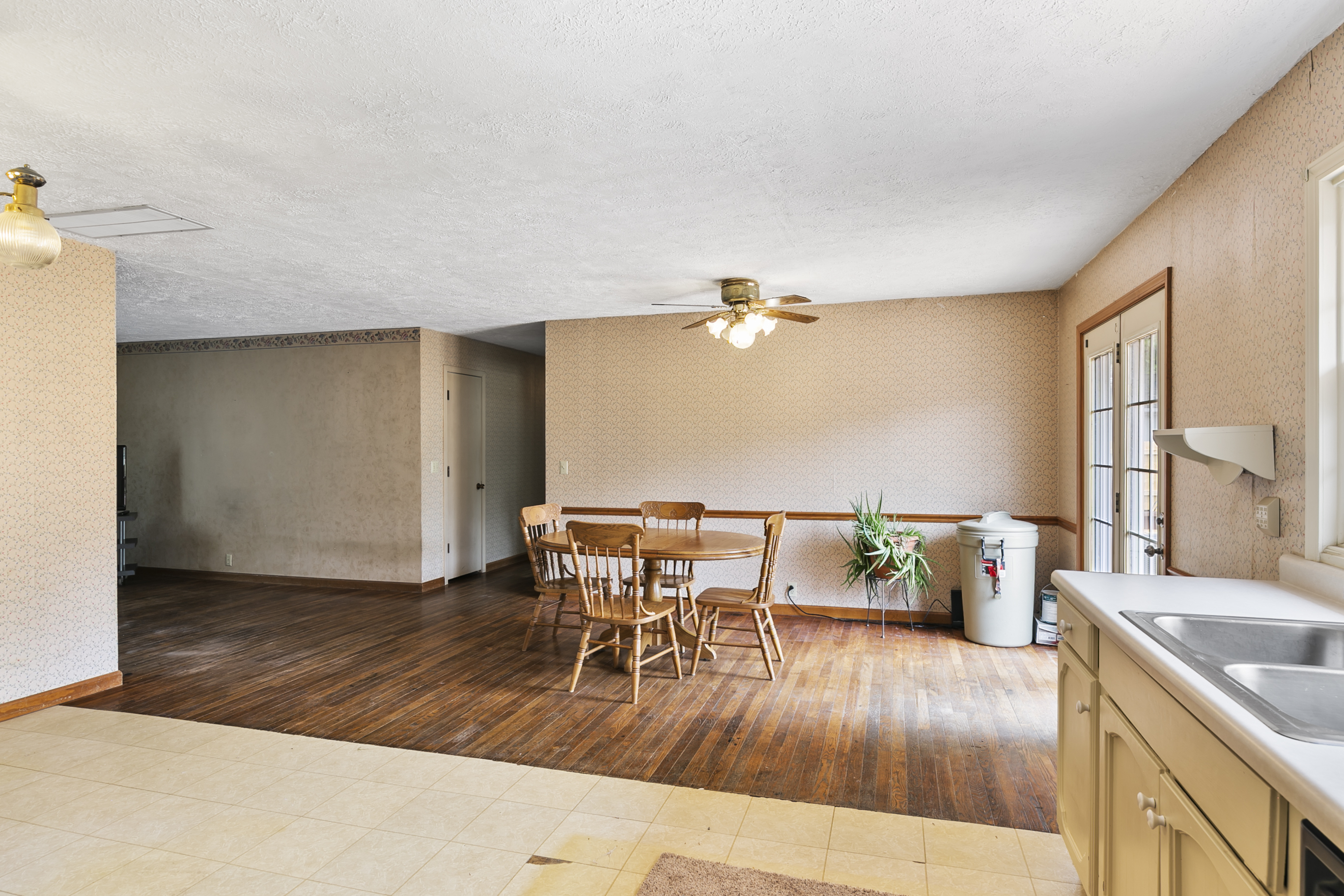 825 South Broadway Street Pendleton, IN 46064 - Photo 14 of 35