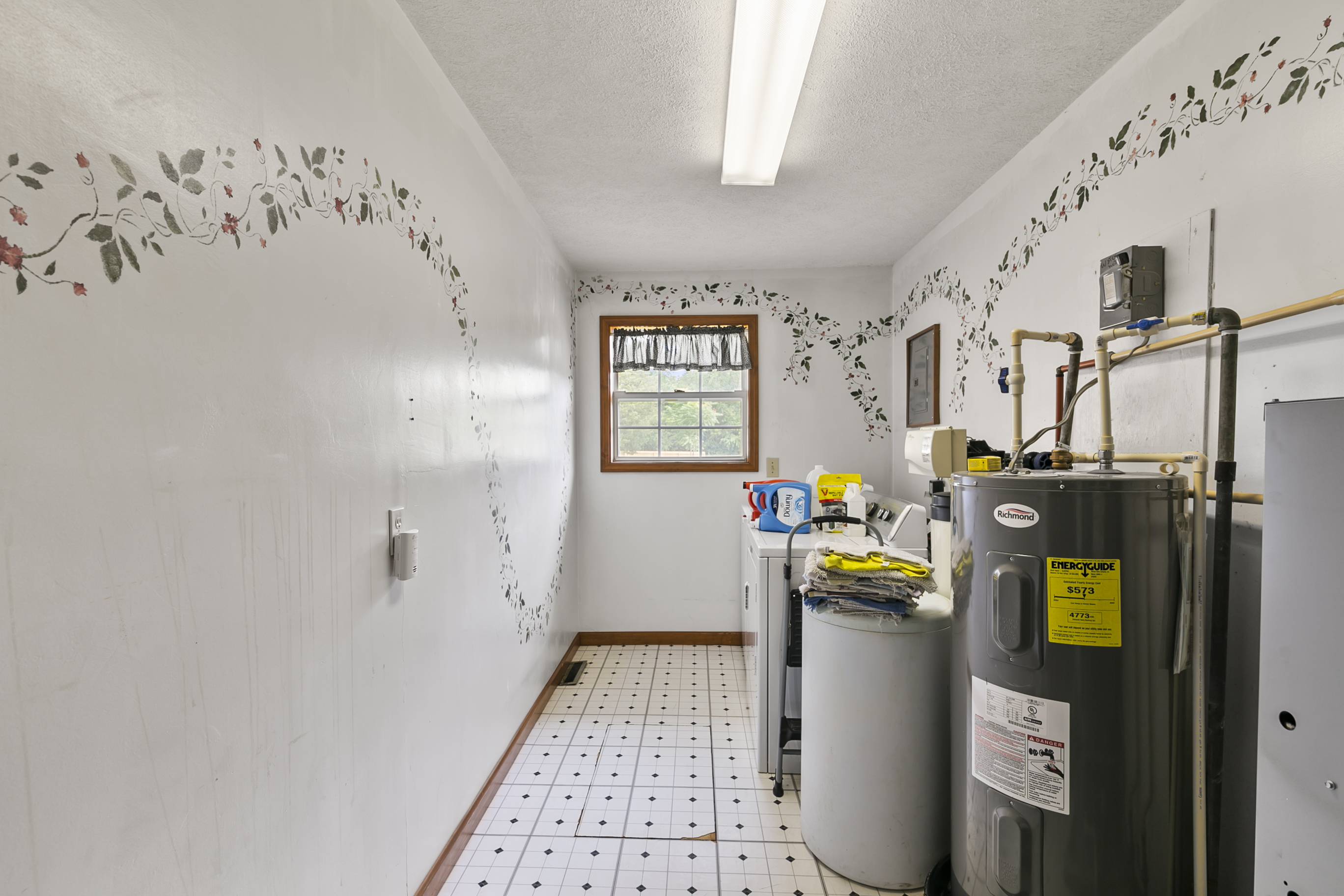 825 South Broadway Street Pendleton, IN 46064 - Photo 16 of 35