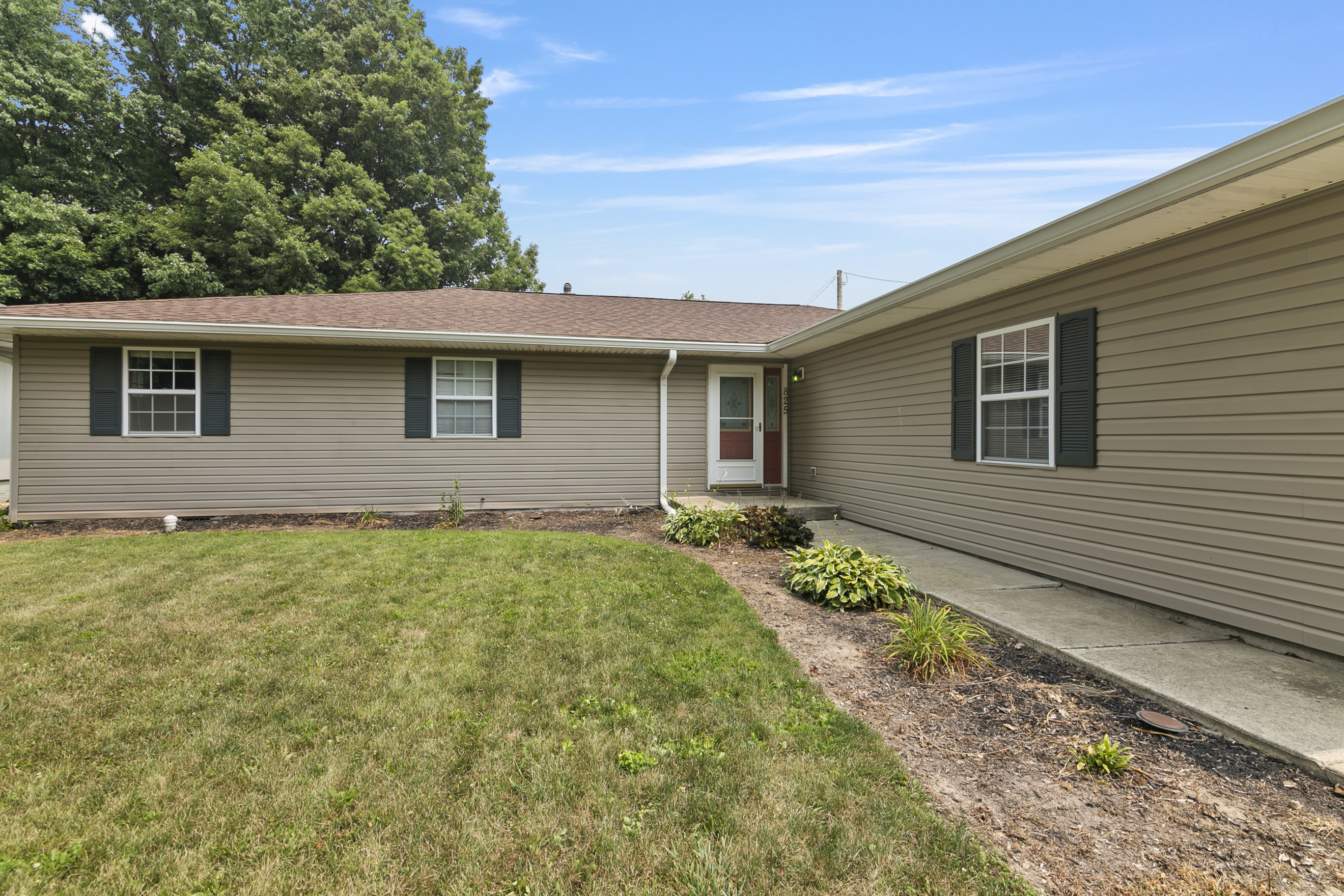 825 South Broadway Street Pendleton, IN 46064 - Photo 8 of 35