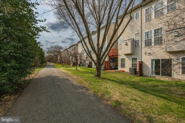 $4,600 | 5076 Grimm Drive, Alexandria, VA 22304