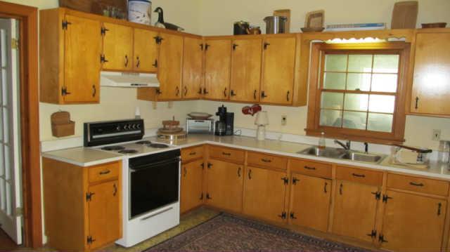 1543 Rutledge Lane Lewisburg, TN 37091 - Photo 5 of 20 a kitchen with a sink stove and cabinets
