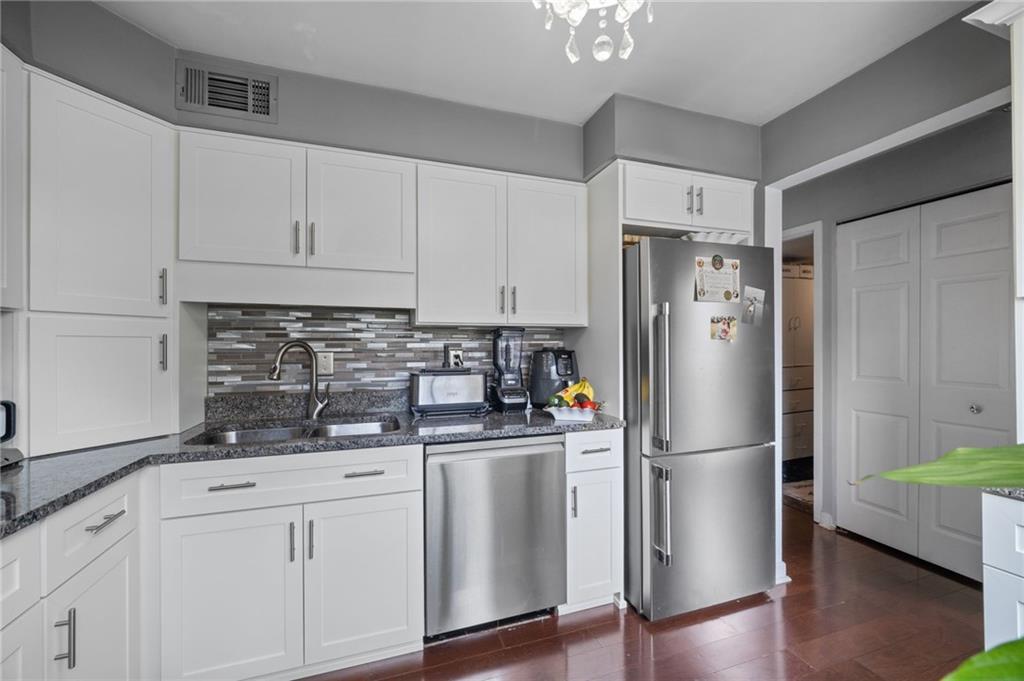 2034 Swallow Hill Road, Unit 130 Pittsburgh, PA 15220 - Photo 2 of 37 Gallery Image 2