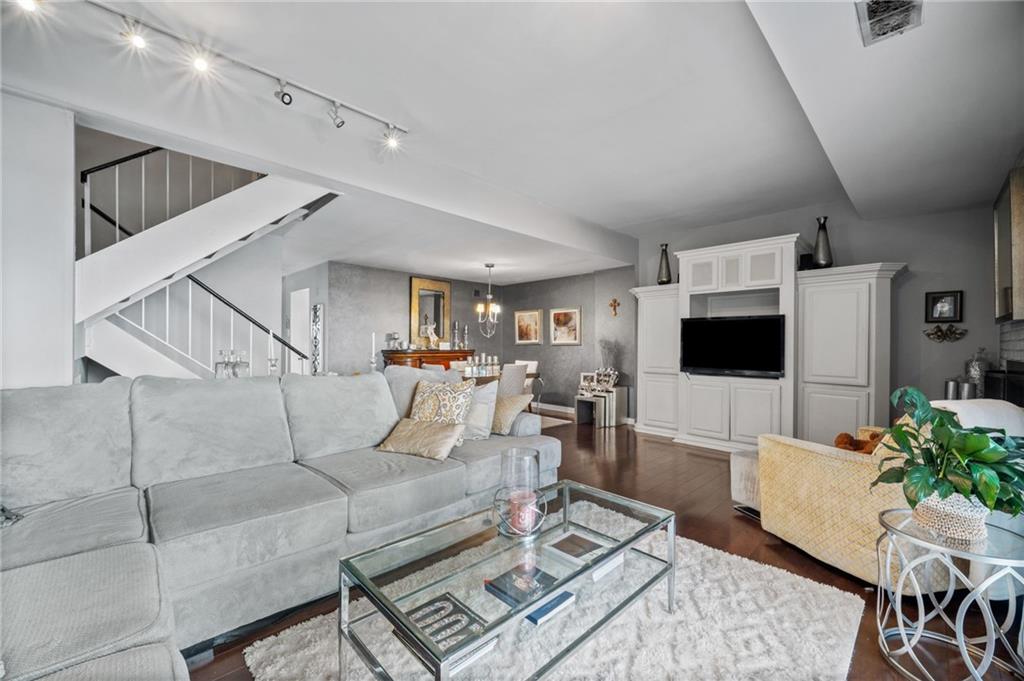 2034 Swallow Hill Road, Unit 130 Pittsburgh, PA 15220 - Photo 5 of 37 Gallery Image 5