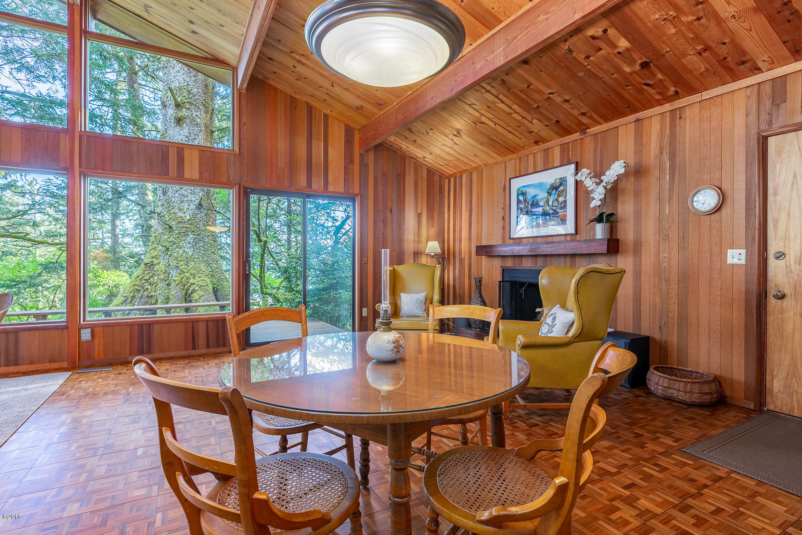 56305 Spruce Road Otis, OR 97368 - Photo 5 of 35 Dining space
