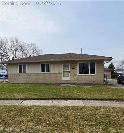 $289,900 | 18576 Matthew Drive, Clinton Township, MI 48035