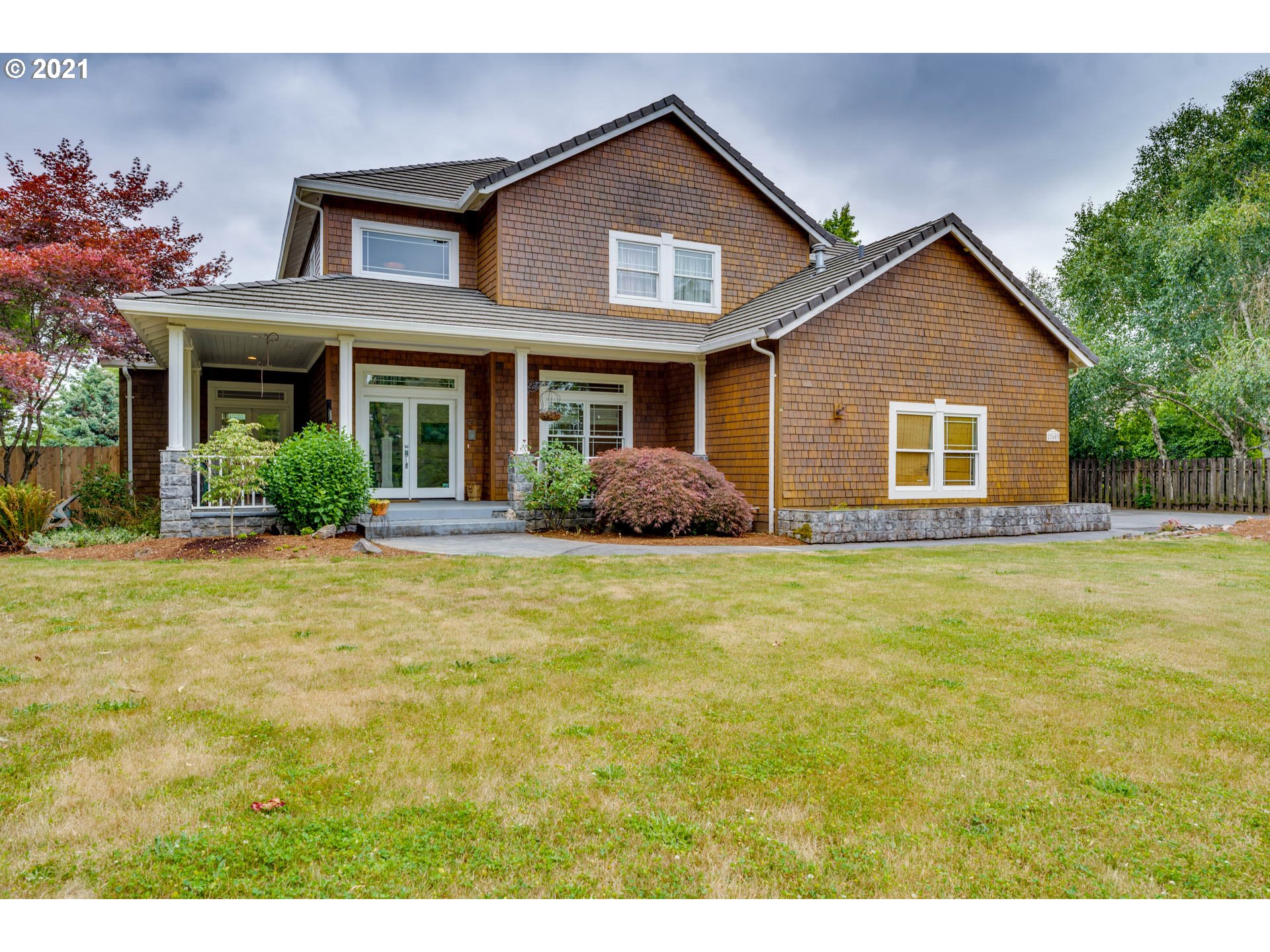 27603 Northeast 10th Avenue Ridgefield, WA 98642 - Photo 1 of 32 a front view of a house with garden