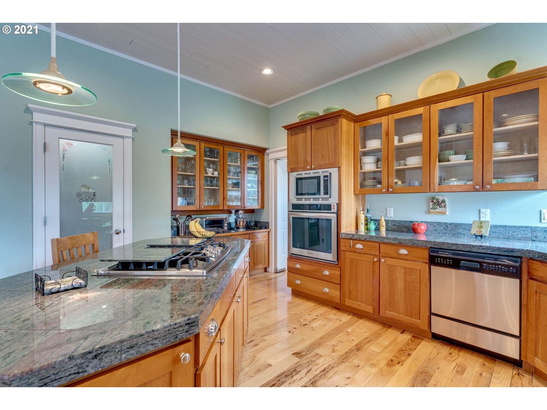 27603 Northeast 10th Avenue Ridgefield, WA 98642 - Photo 12 of 32 a kitchen with stainless steel appliances granite countertop a stove and a sink