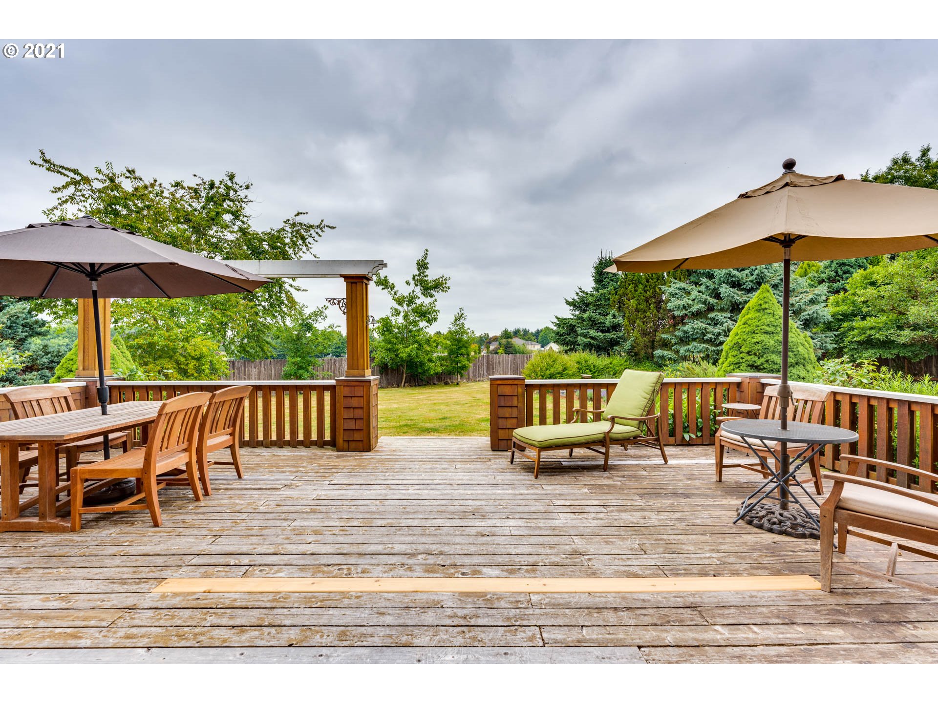 27603 Northeast 10th Avenue Ridgefield, WA 98642 - Photo 16 of 32 a view of a chair and tables in the patio