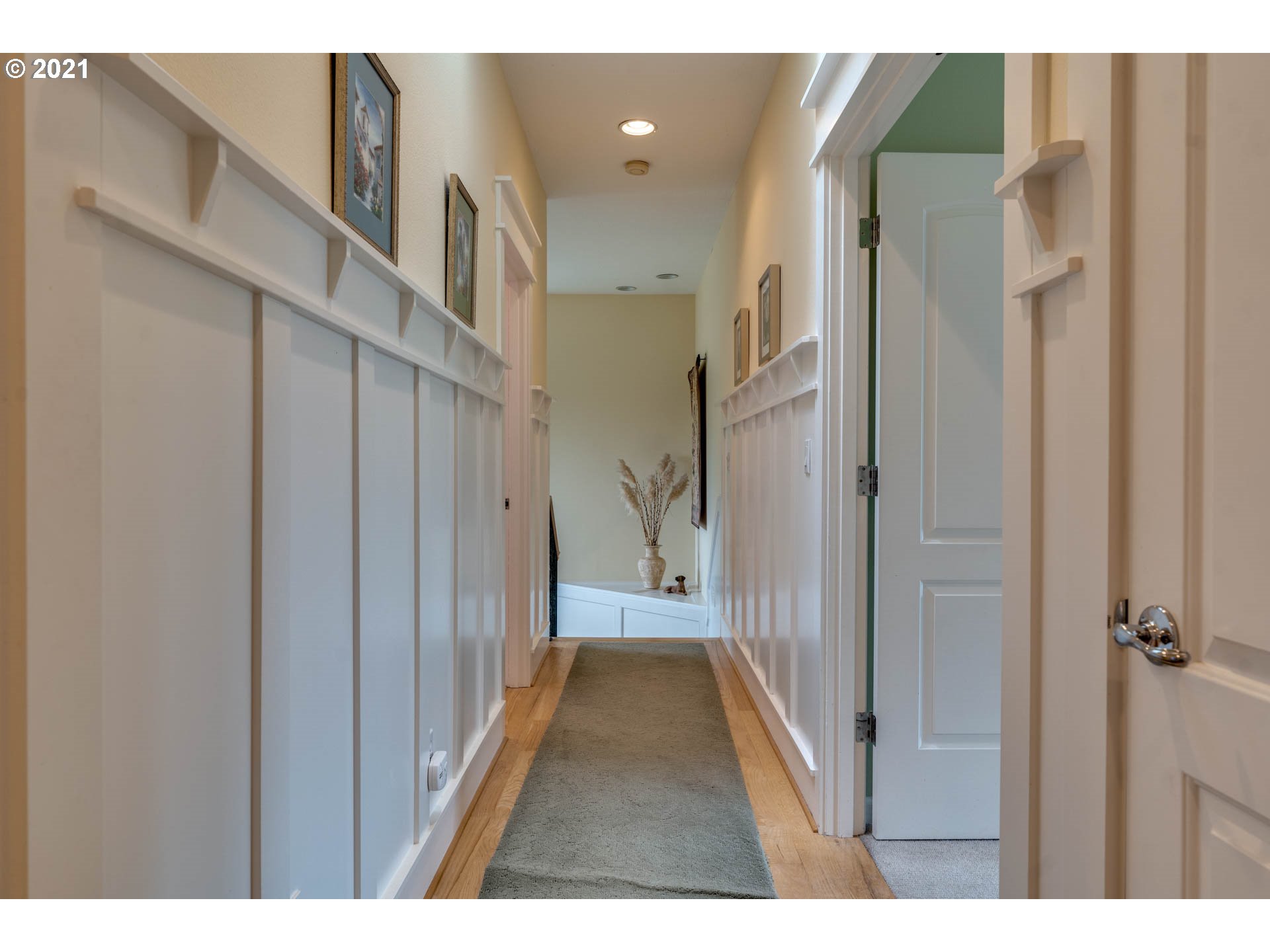 27603 Northeast 10th Avenue Ridgefield, WA 98642 - Photo 21 of 32 a view of a hallway with a white walls