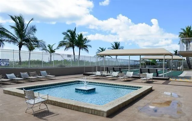 $740,000 | 1950 South Ocean Drive, Unit 7E, Hallandale Beach, FL 33009
