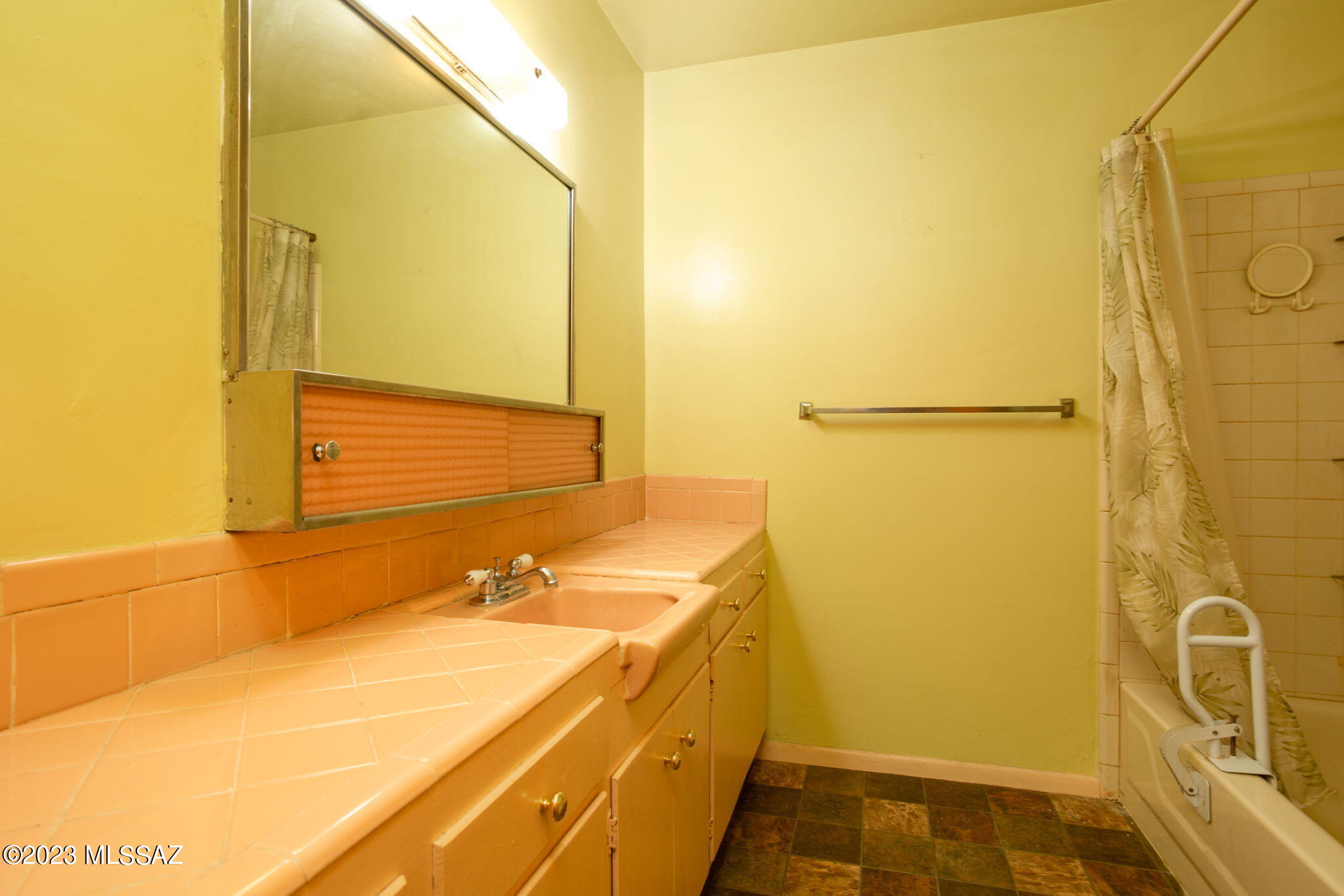 2121 North Country Club Road, Unit 3 Tucson, AZ 85716 - Photo 14 of 20 Gallery Image 14