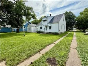 $145,900 | 705 Carver Street North, Winthrop, MN 55396