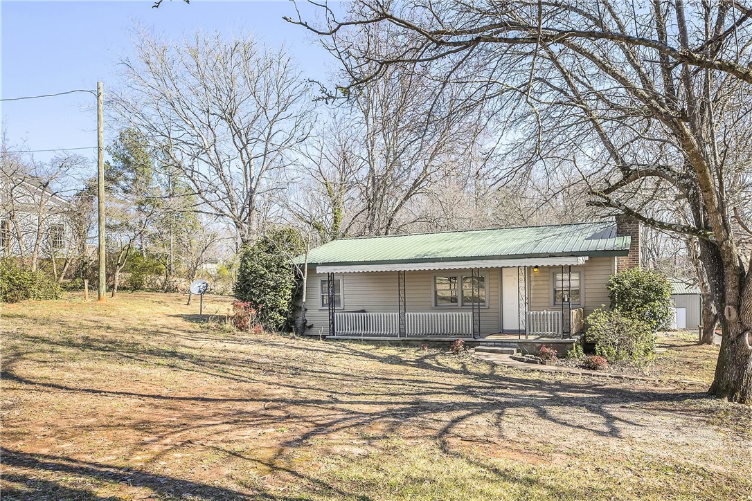 134 Hood Road Greenville, SC 29611 - Photo 2 of 19 Gallery Image 2