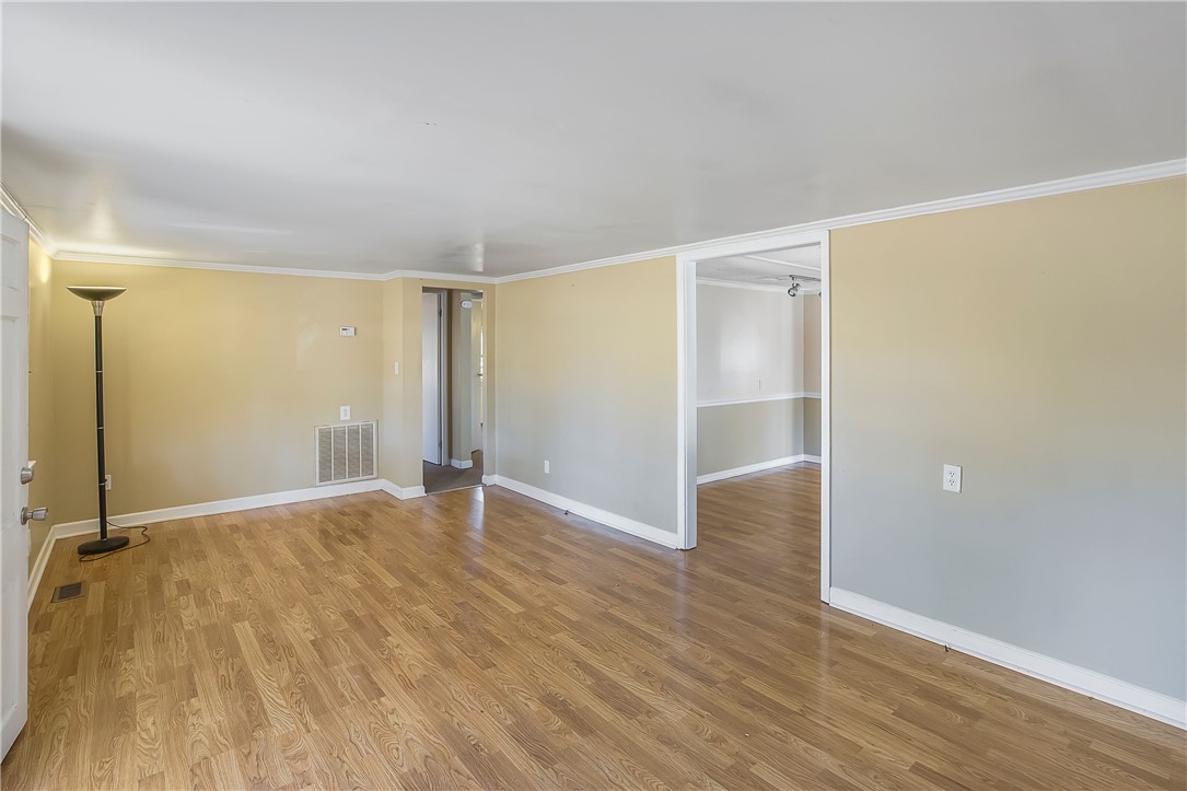 134 Hood Road Greenville, SC 29611 - Photo 5 of 19 Gallery Image 5