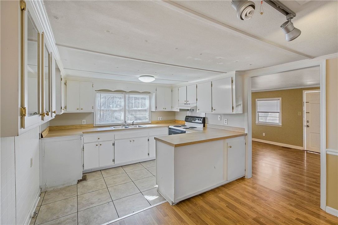 134 Hood Road Greenville, SC 29611 - Photo 6 of 19 Gallery Image 6