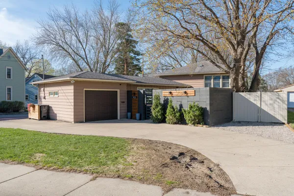 $299,900 | 925 East Main Street, Mankato, MN 56001