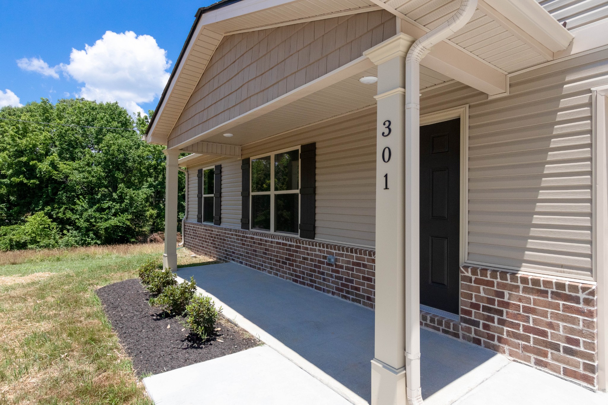 301 Old Columbia Road Dickson, TN 37055 - Photo 3 of 22 a front view of a house