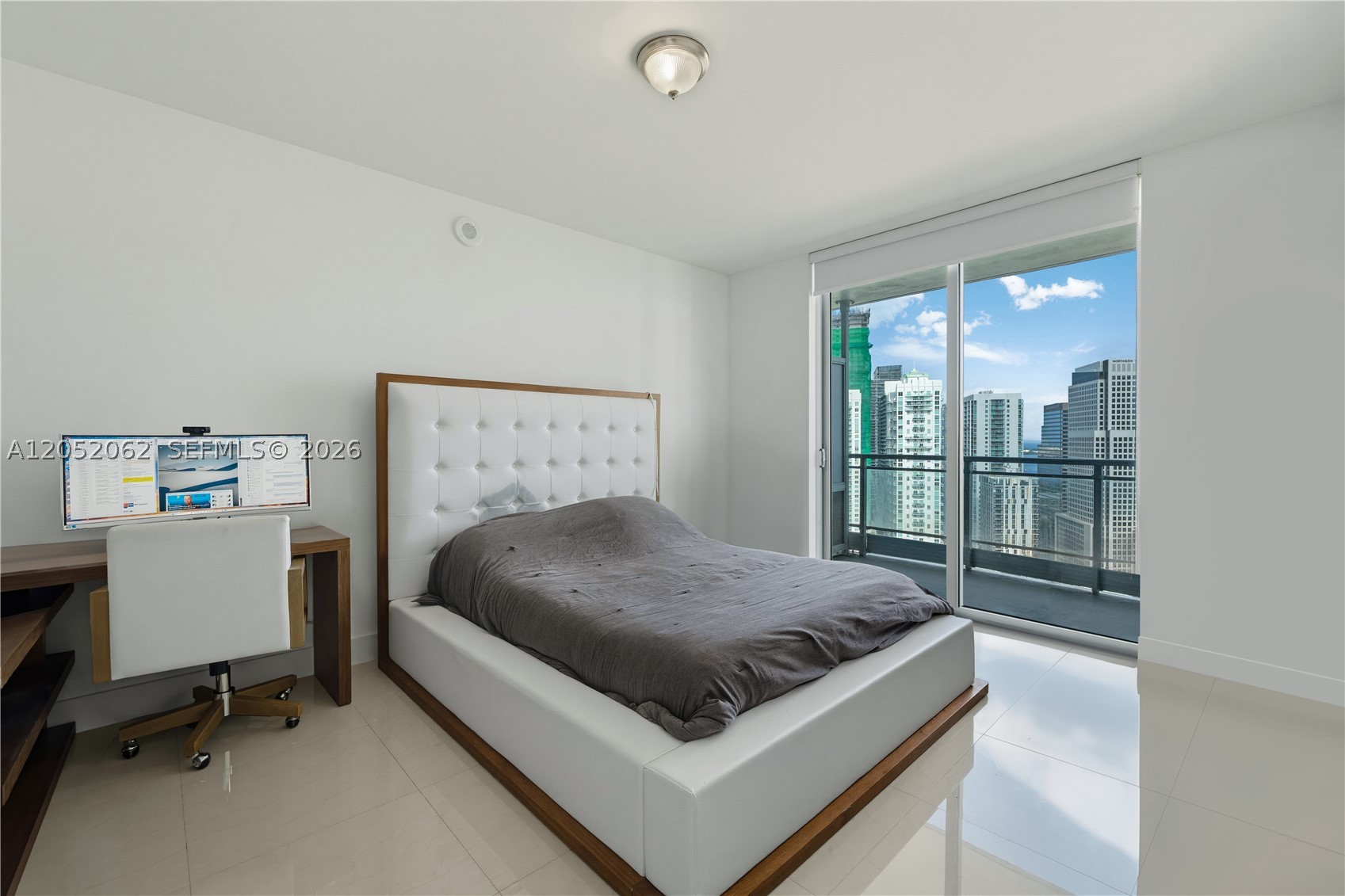 90 Southwest 3rd Street, Unit 3511 Miami, FL 33130 - Photo 9 of 18 Gallery Image 9