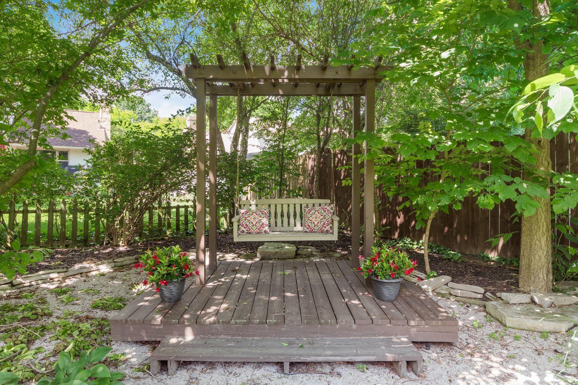 1044 Rutland Way Columbus, OH 43085 - Photo 4 of 67 A swing is therapeutic!