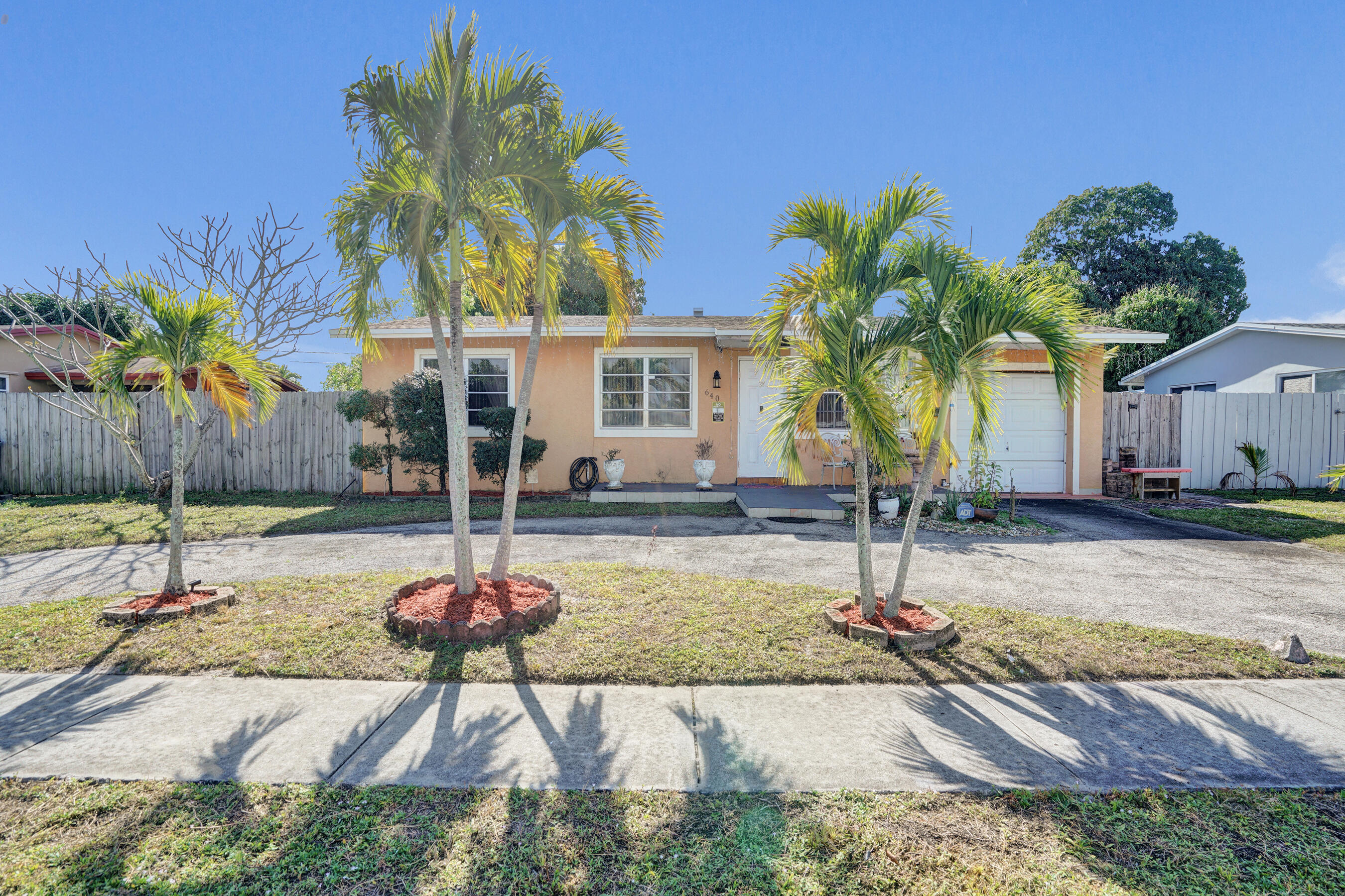 640 Northeast 24th Street Pompano Beach, FL 33064 - Photo 23 of 35 DSC05414