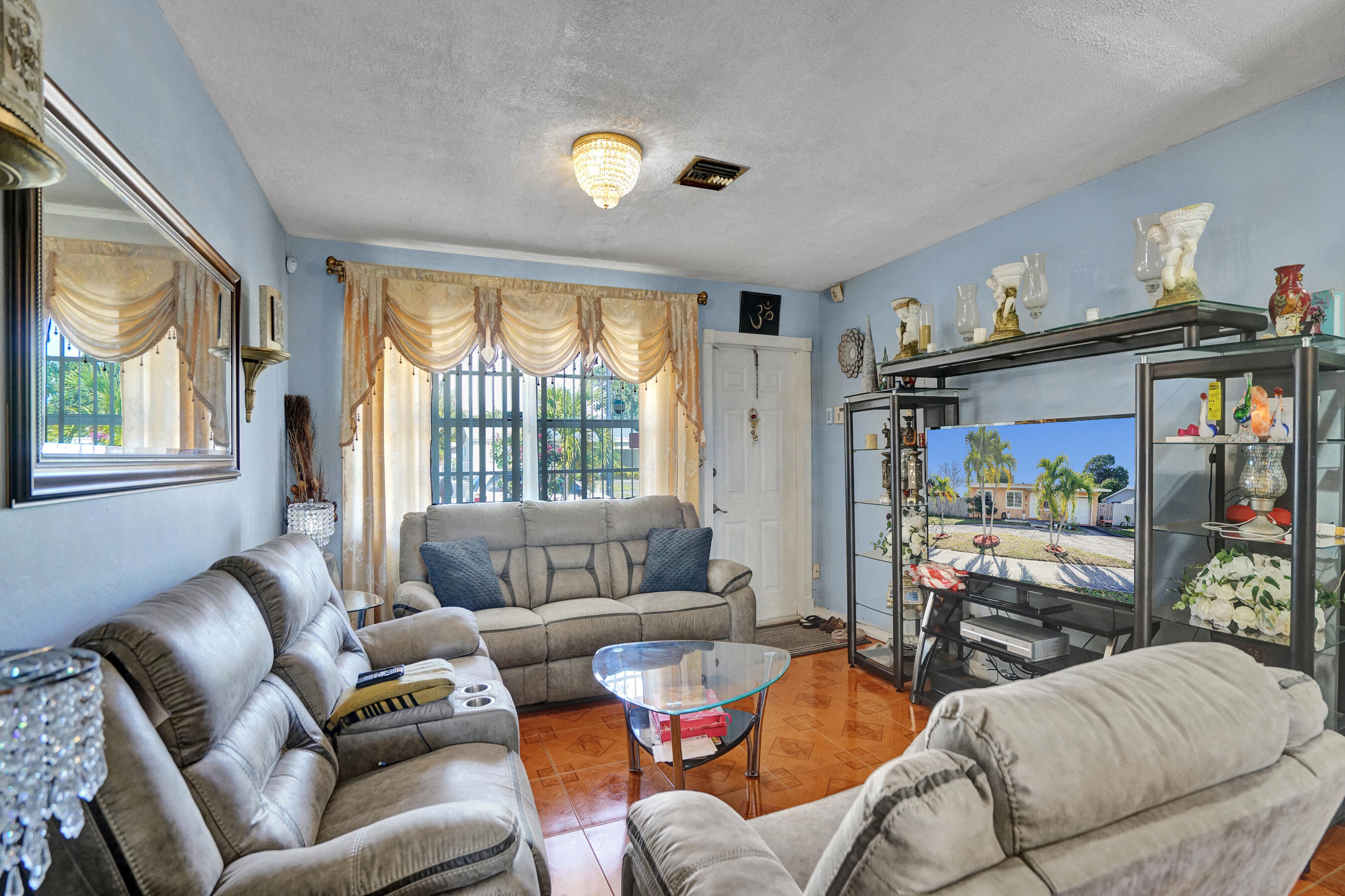 640 Northeast 24th Street Pompano Beach, FL 33064 - Photo 4 of 35 DSC05434