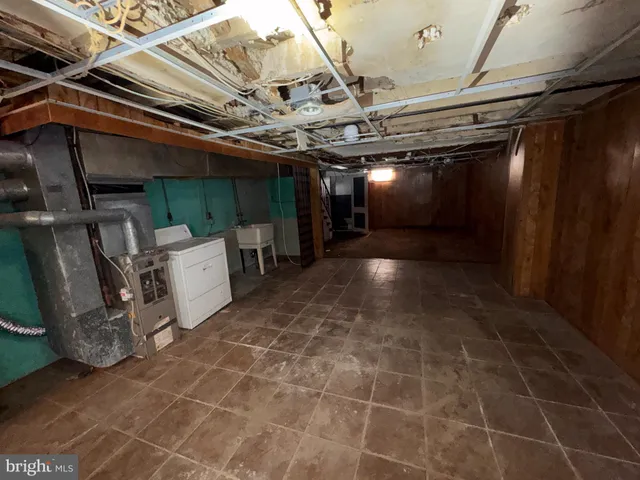 a view of a storage & utility room