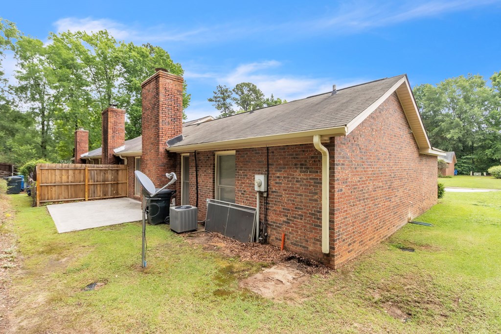 1291 Calhoun Road Greenwood, SC 29649 - Photo 2 of 27