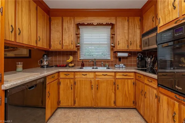 $375,000 | 421 Dove Point, Lexington, NC 27295