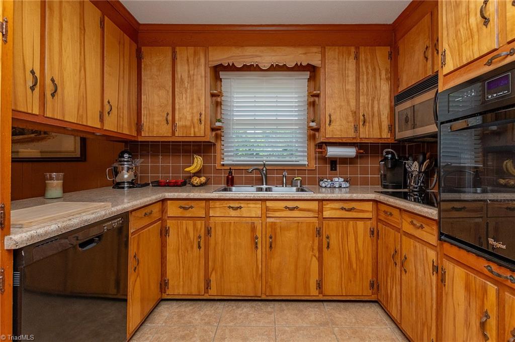 421 Dove Point Lexington, NC 27295 - Photo 11 of 40