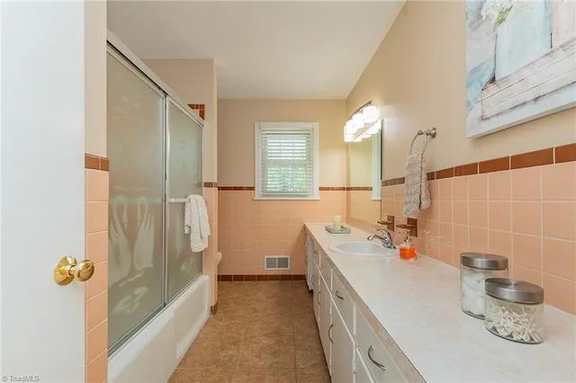 $375,000 | 421 Dove Point, Lexington, NC 27295