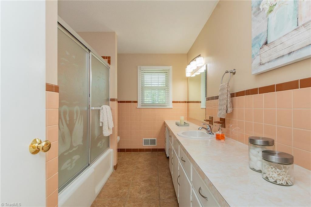 421 Dove Point Lexington, NC 27295 - Photo 20 of 40