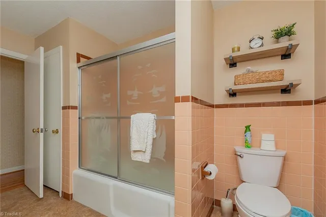 $375,000 | 421 Dove Point, Lexington, NC 27295