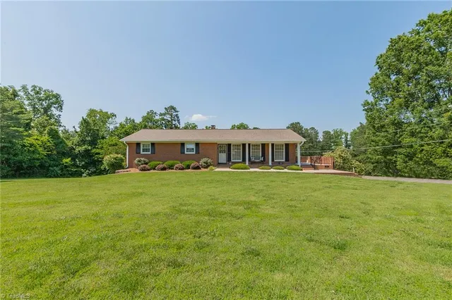 $375,000 | 421 Dove Point, Lexington, NC 27295