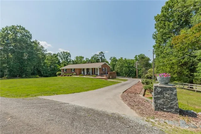 $375,000 | 421 Dove Point, Lexington, NC 27295