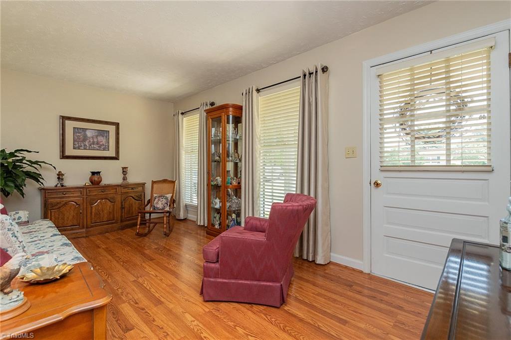 421 Dove Point Lexington, NC 27295 - Photo 3 of 40