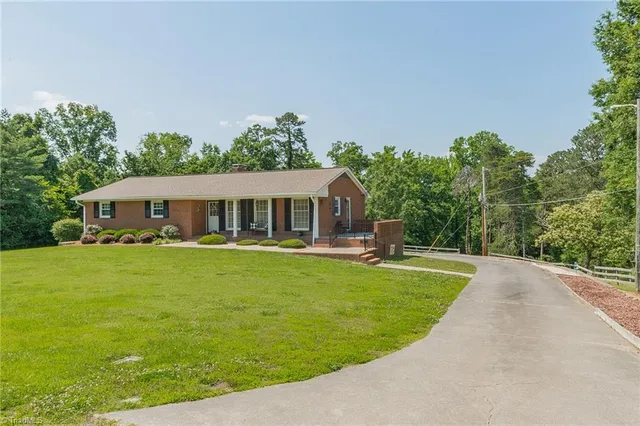 $375,000 | 421 Dove Point, Lexington, NC 27295