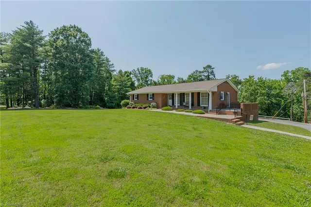 $375,000 | 421 Dove Point, Lexington, NC 27295