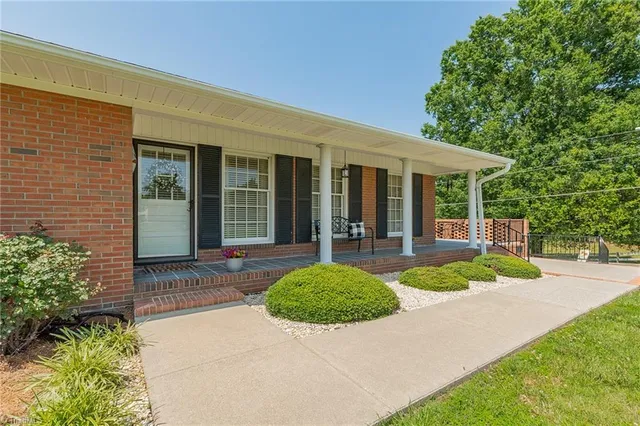 $375,000 | 421 Dove Point, Lexington, NC 27295