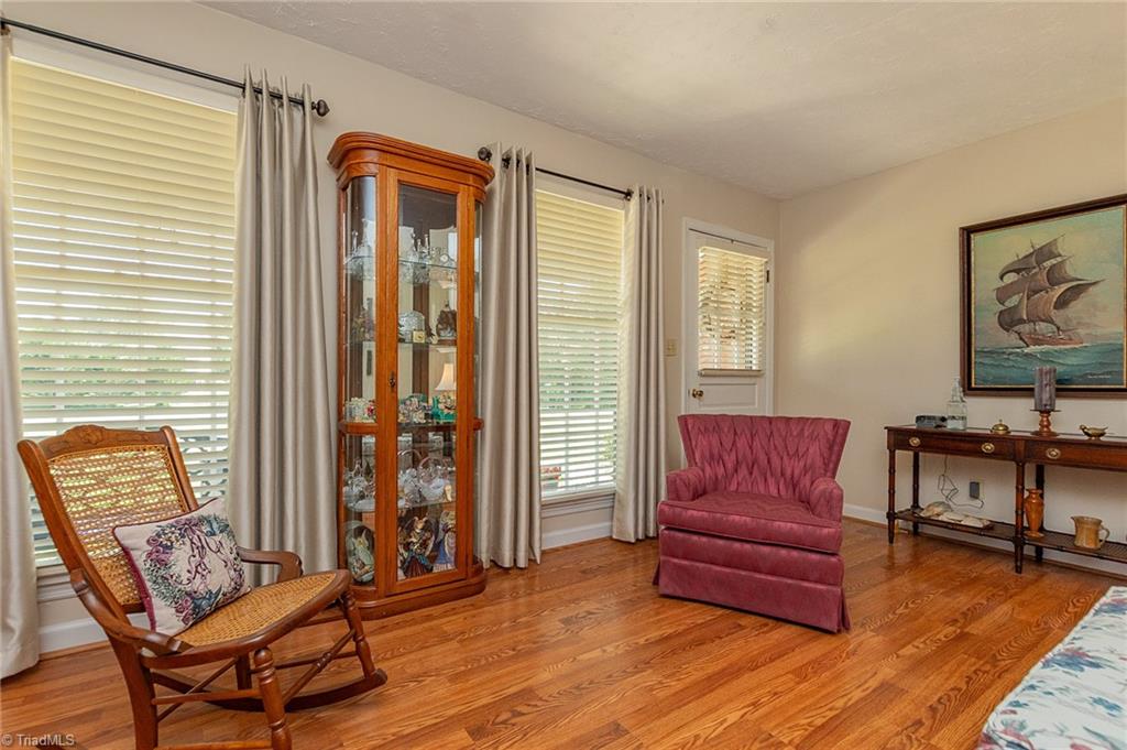 421 Dove Point Lexington, NC 27295 - Photo 4 of 40